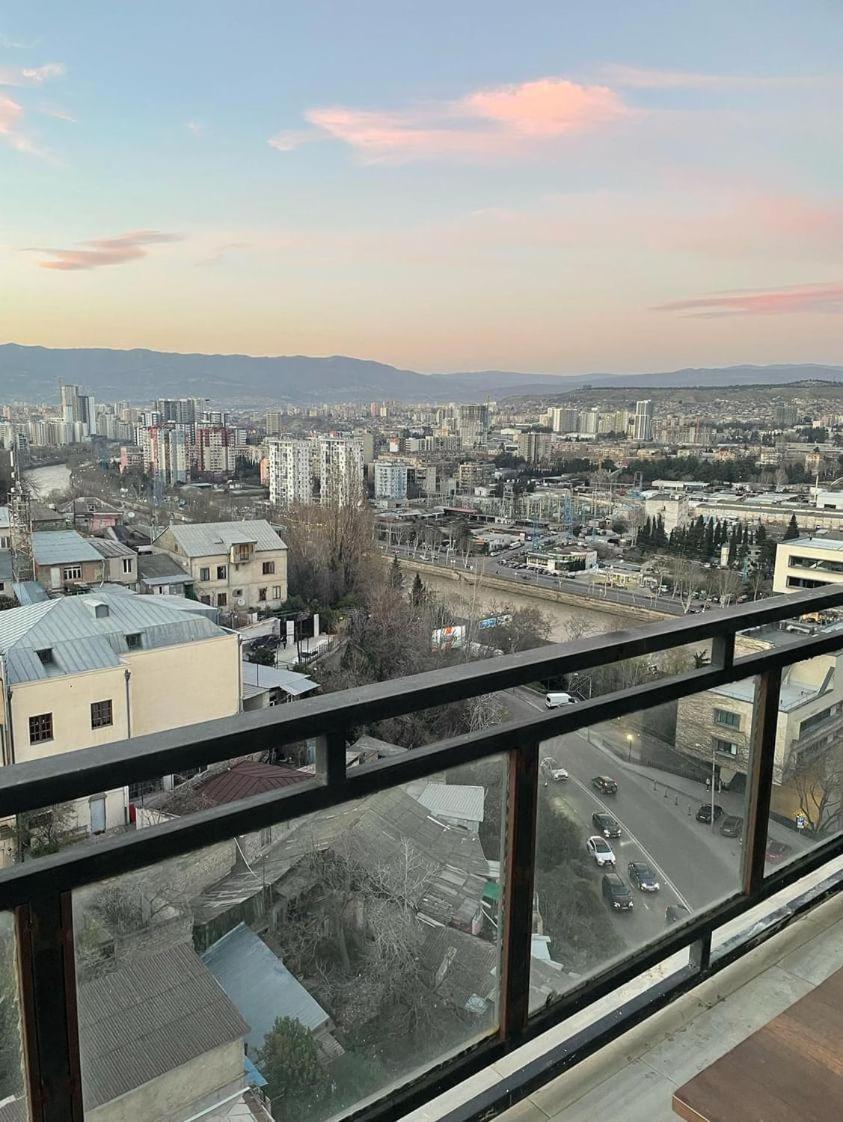 Family Hotel Gagarin Square Tbilisi Buitenkant foto